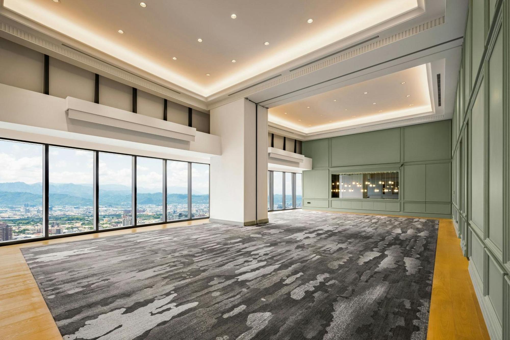 Le Méridien Taichung Esterno foto The 30th floor of the hotel