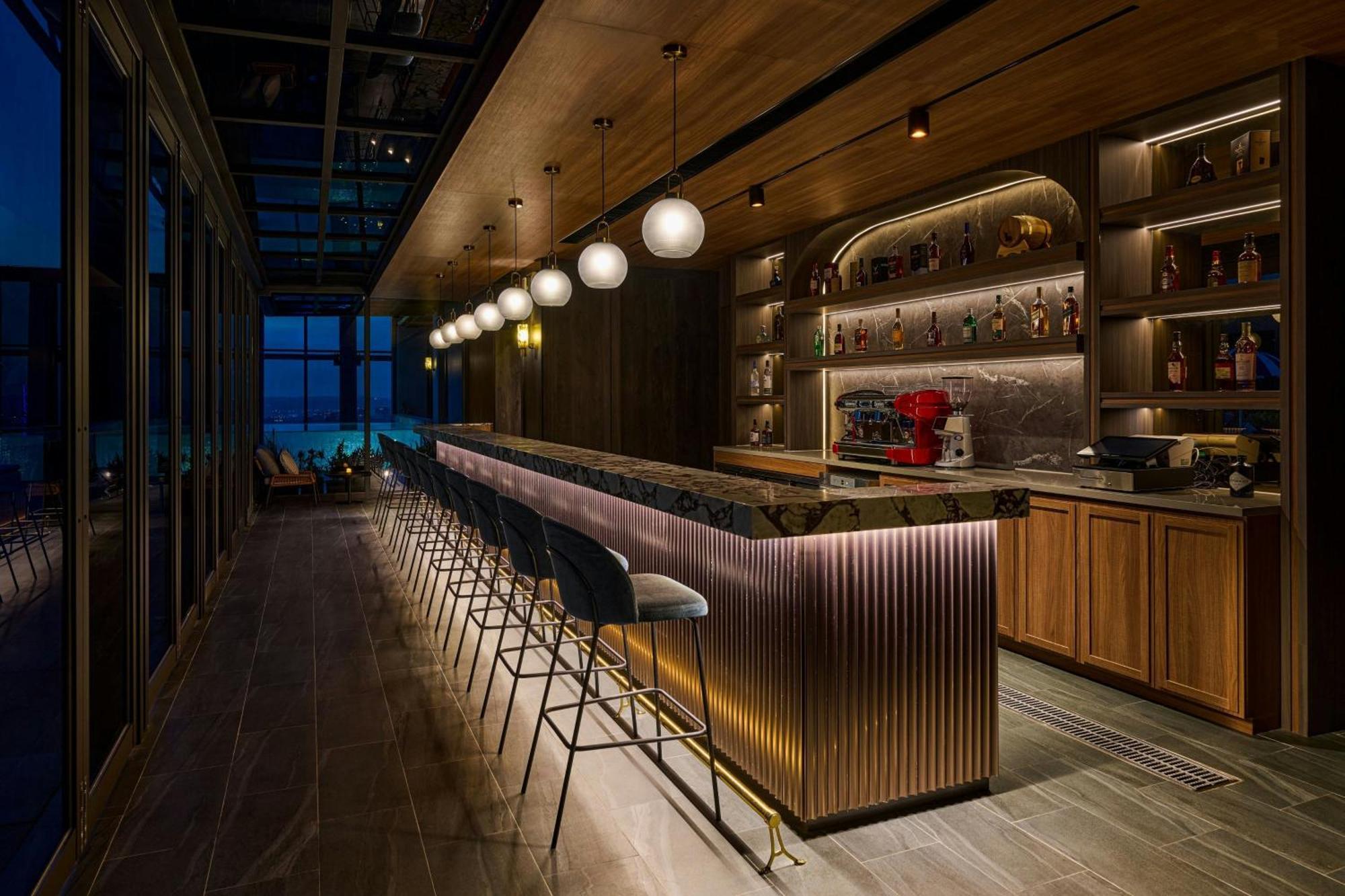 Le Méridien Taichung Esterno foto The bar at the 360° Sky Lounge