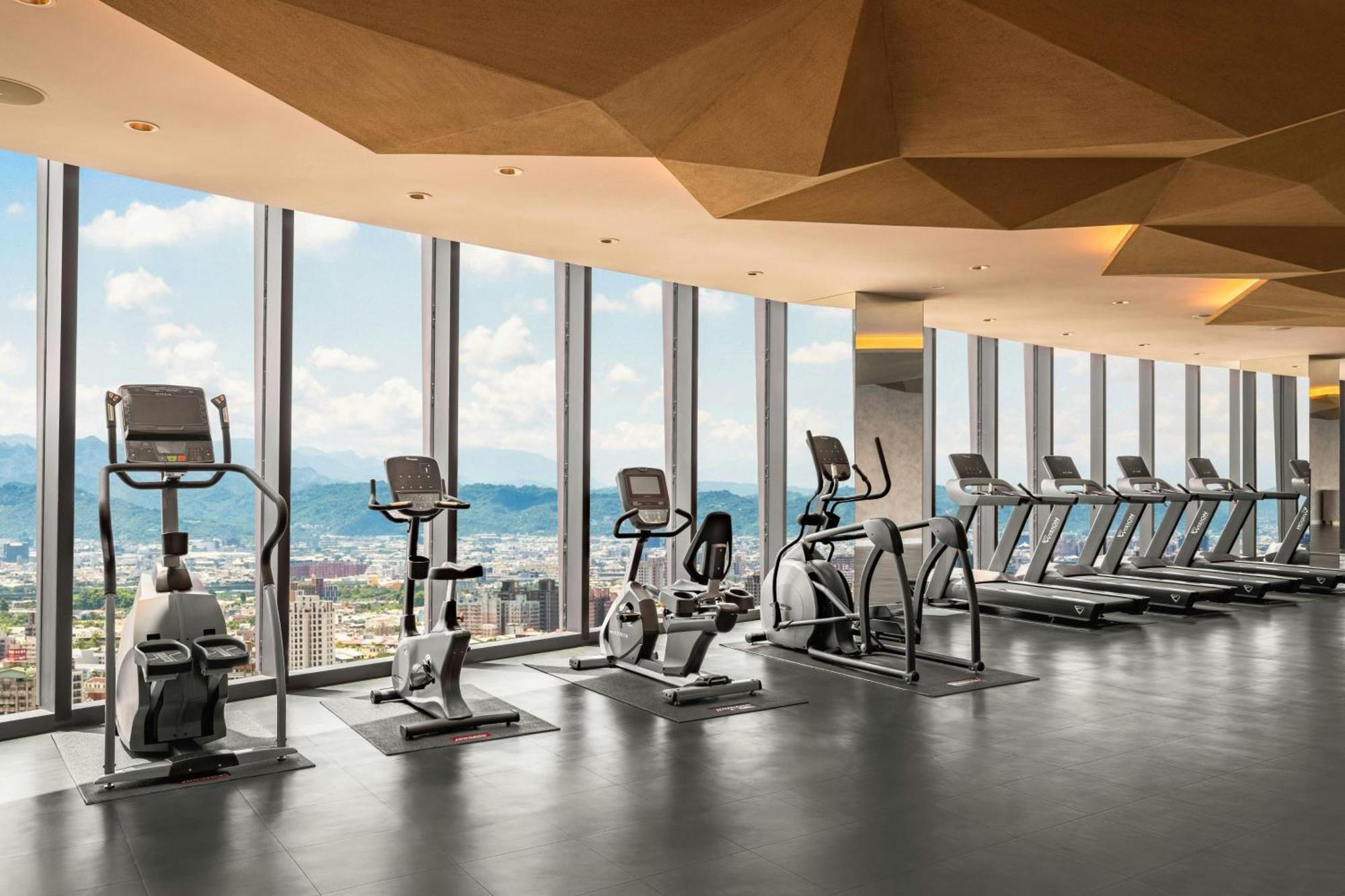 Le Méridien Taichung Esterno foto The gym at the 39th floor