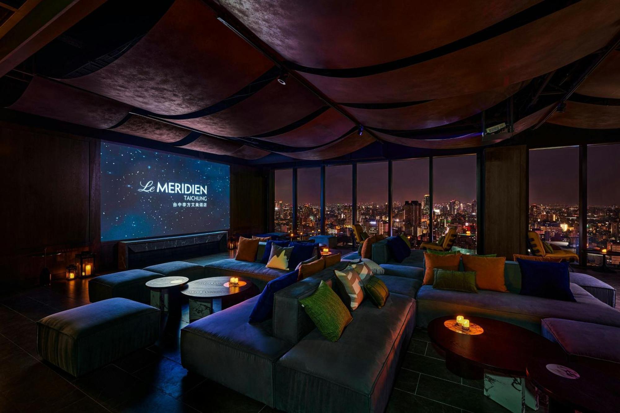 Le Méridien Taichung Esterno foto The 63rd floor lounge